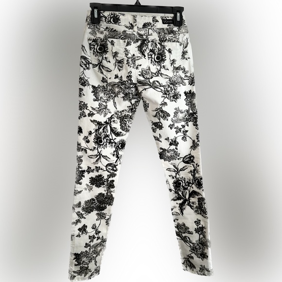 Virgin Only Black and White - Picture 6 of 7